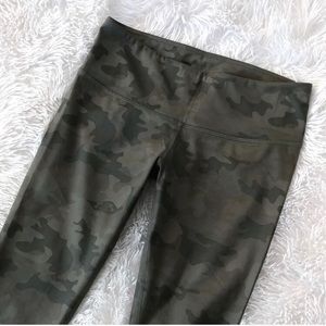 Lululemon Camo Wunder Under Crops